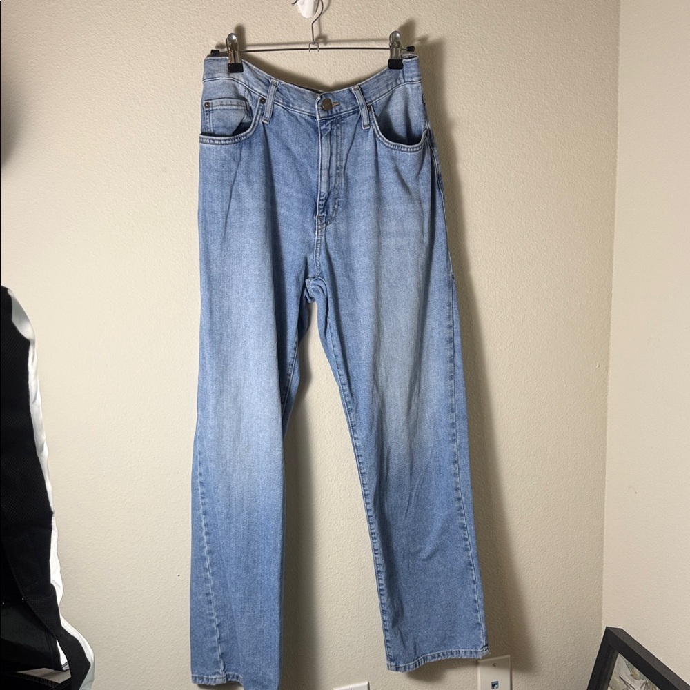 BDG Light Wash Straight Leg Jeans size 30